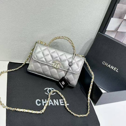 Chanel 
Best quality with box’s 
100 dhs✅
size 19 cm

Zain290
♥️♥️♥️