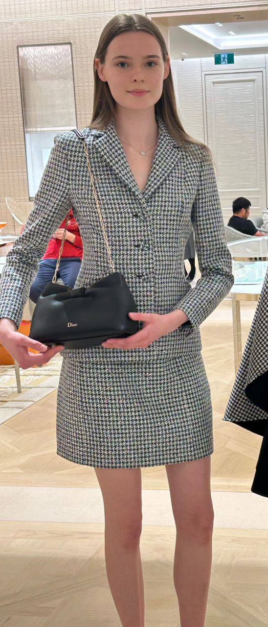 Dior
100 dhs✅
Good-quality 

with box🎁🎁🎁

Zain35
♥️♥️♥️