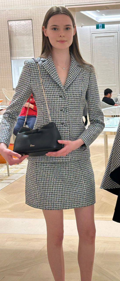 Dior
100 dhs✅
Good-quality 

with box🎁🎁🎁

Zain35
♥️♥️♥️