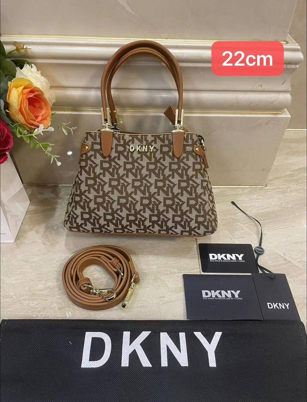Aigner - DKNY
100 dhs✅
size：22cm
good-quality 

with box
🎁🎁🎁

Zain35
♥️♥️♥️