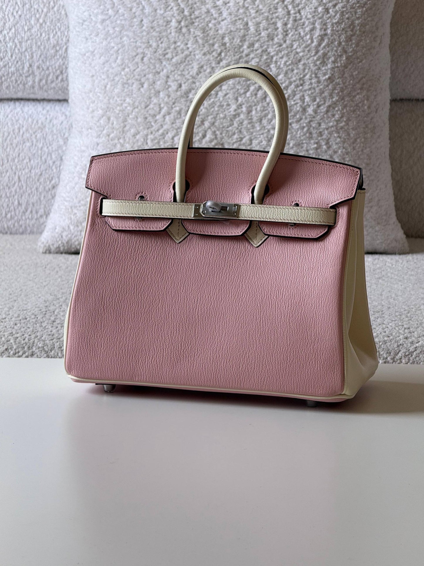 Hermes
Birkin 25cm💥Master quality ✅with box📦
610 dhs❣️

Zain52
♥️♥️♥️