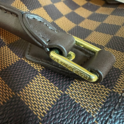 LV SPEEDY 
25CM ,GOOD QUALITY 
WITH BOX 
100 dhs✅

Zain295
♥️♥️♥️
