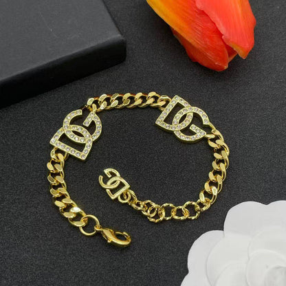 D&G SET💥*
Necklace ❣️
Earring ❤️‍🔥
Breslat 🦋
Master quality 💯
With normal boxes 📦 
And paper bag 🛍️
150 dhs🪙💕

Zain216
♥️♥️♥️