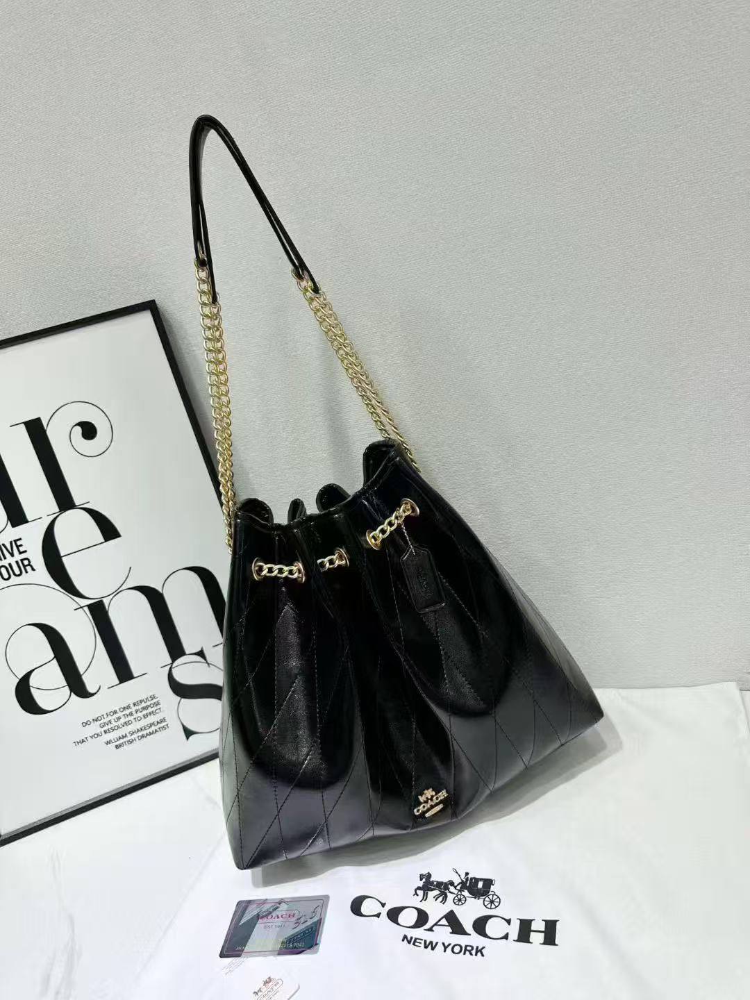 COACH Evelyn
36cm
105 dhs❣️

Zain44
♥️♥️♥️