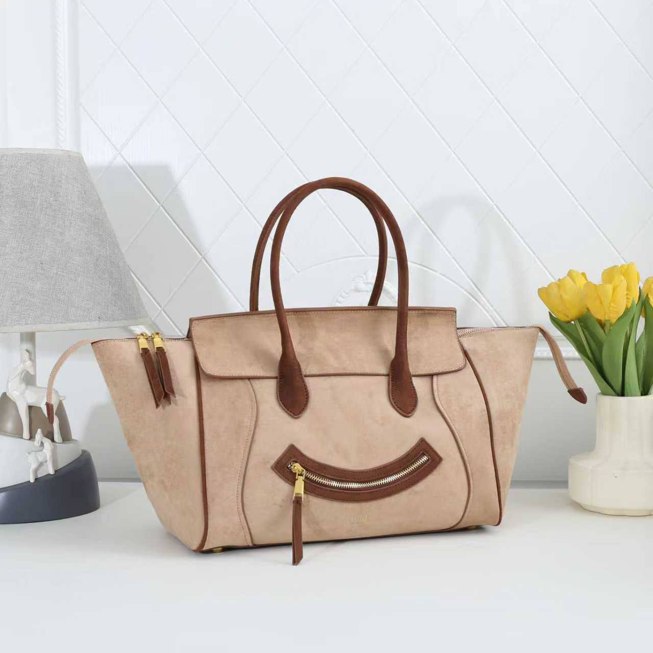 CELINE 

NEW CAME HIGH QUALITY 

WITH BOX 
🎁🎁🎁

125 dhs🇦🇪


Zain39
♥️♥️♥️