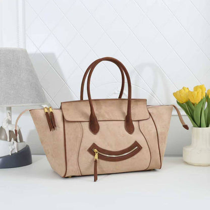 CELINE 

NEW CAME HIGH QUALITY 

WITH BOX 
🎁🎁🎁

125 dhs🇦🇪


Zain39
♥️♥️♥️