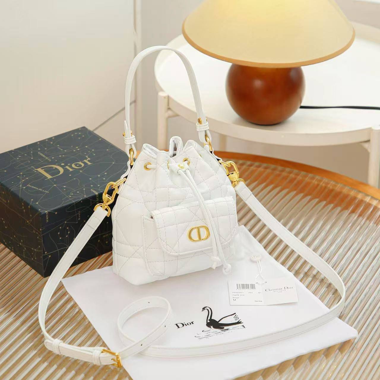 DIOR
SIZE………. 16 cm 

90 dhs🪙🖤

with box
🎁🎁🎁

Zain51
♥️♥️♥️