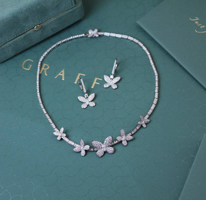 GRAFF
↗️ *Super Master Quality ®️*
Pavé Butterfly Diamond Necklace with Earings

*325 dhs🇦🇪🇦🇪* with *Good big* Box & Bag

Zain209
♥️♥️♥️