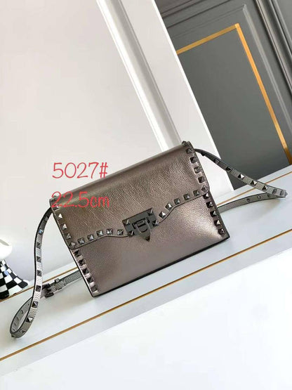 Valentino 
Master
260 dhs✅

Zain153
♥️♥️♥️
