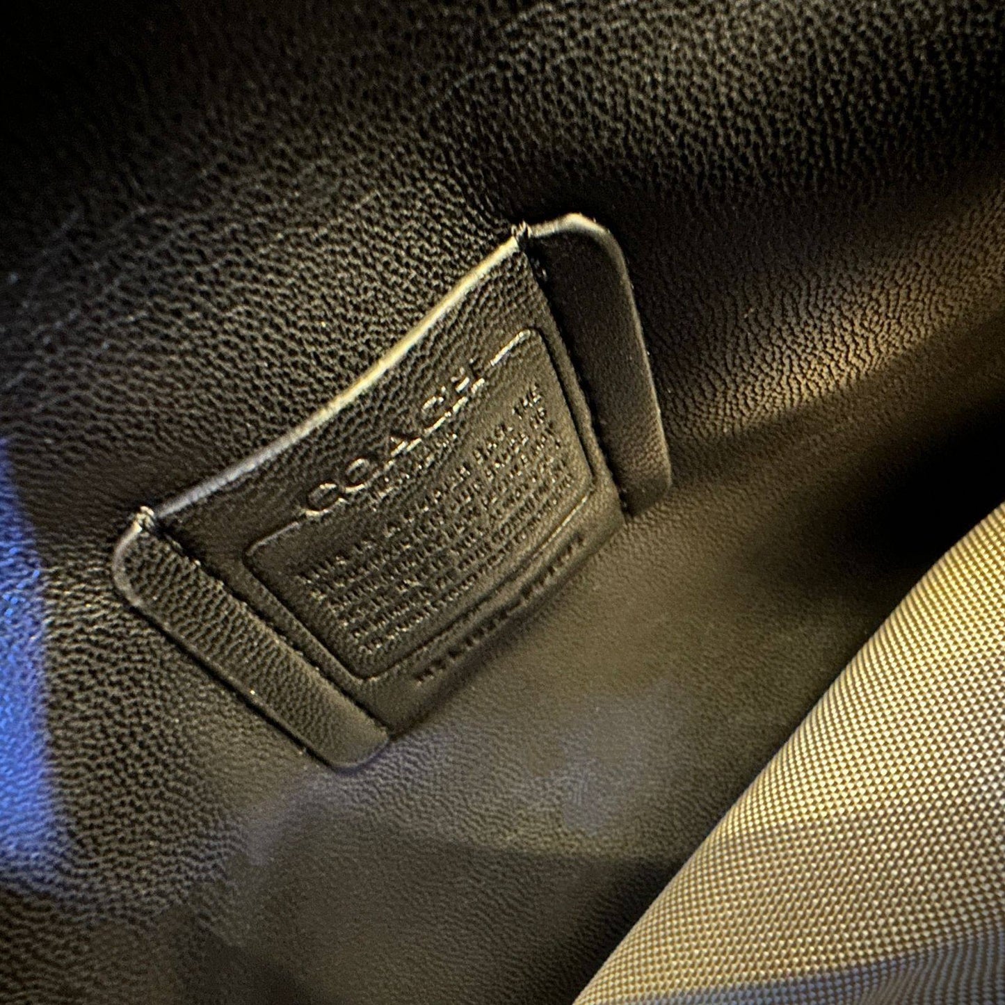 COACH 
NEW CAME GOOD QUALITY 
WITH BOX 
🎁🎁🎁

115 dhs❣️
Size: 25 cm

Zain39
♥️♥️♥️