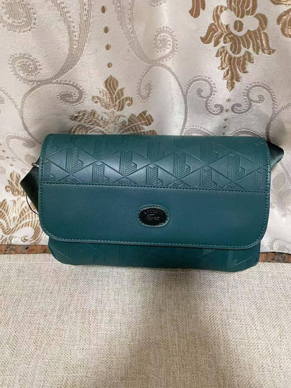Lacoste
24*15*8 cm
85 dhs💓

Zain17
♥️♥️♥️