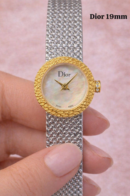 Dior mini size watch for ladies good quality 
170 dhs🌺 
 (size 19mm)

Zain59
♥️♥️♥️