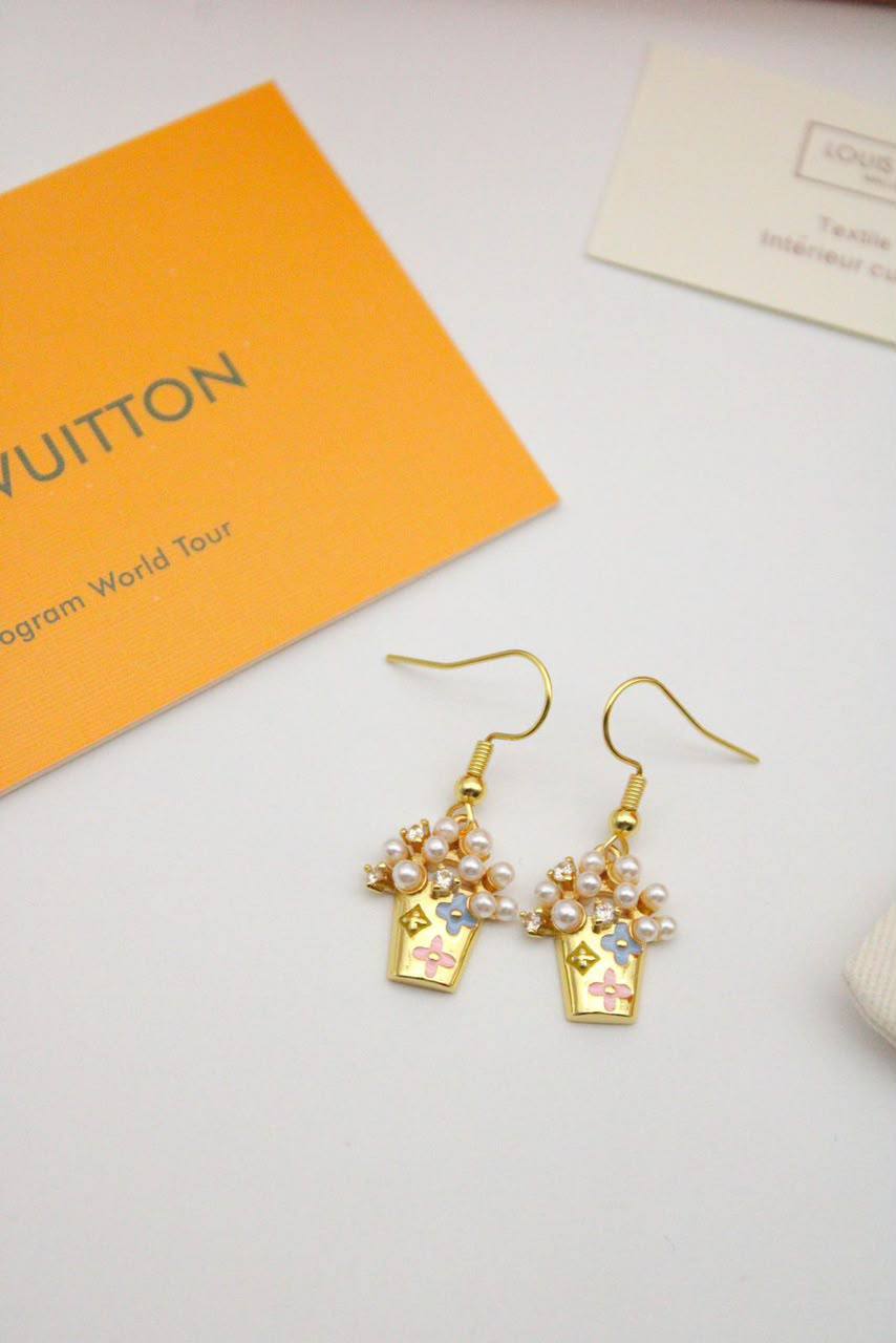 Lv earring

65 dhs

Zain122
♥️♥️♥️