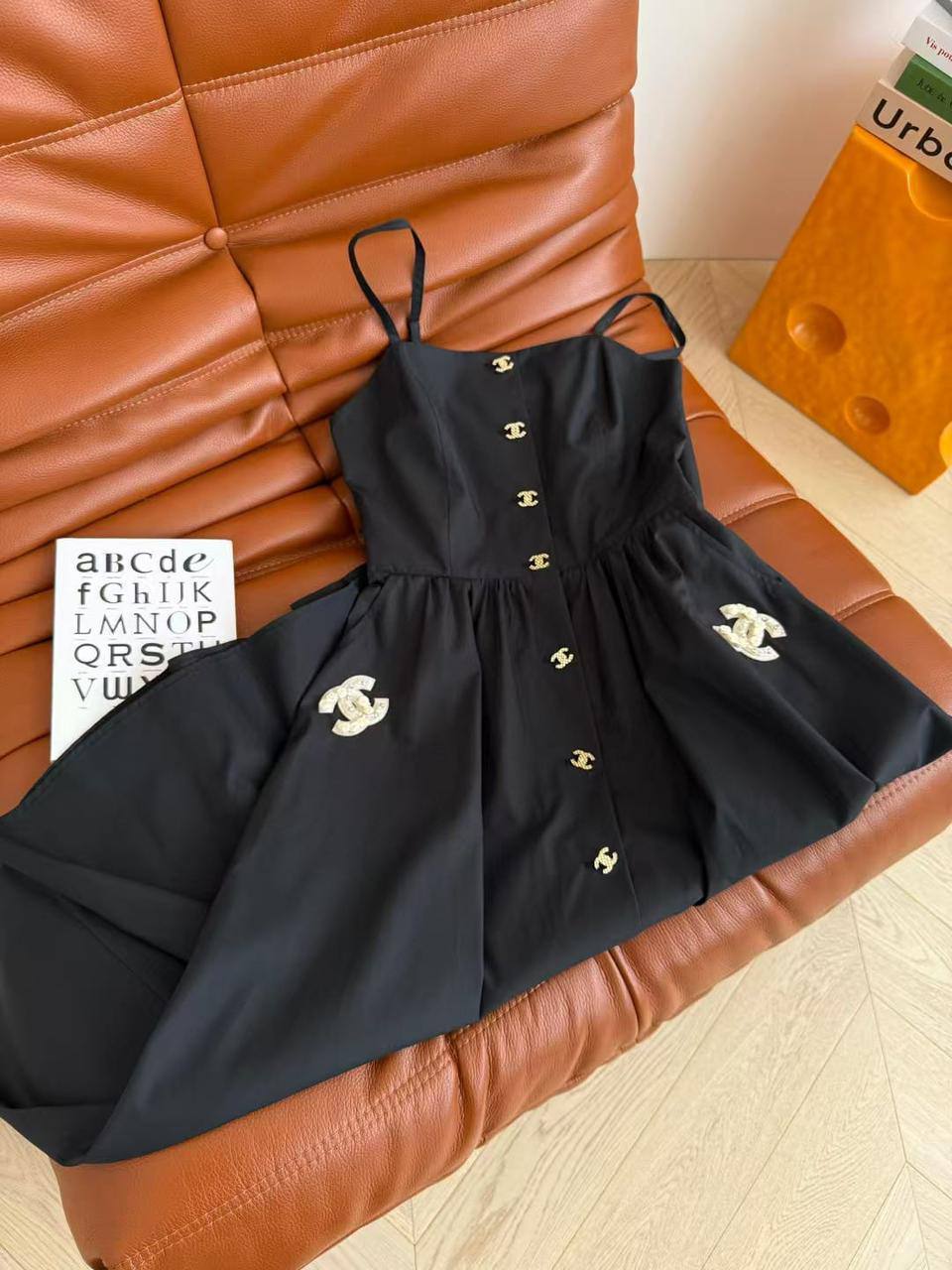 *New collections*                                                
CHANEL
*Super Master quality*
*Sizes: S M L* 
410 dhs✅

Zain308
♥️♥️♥️