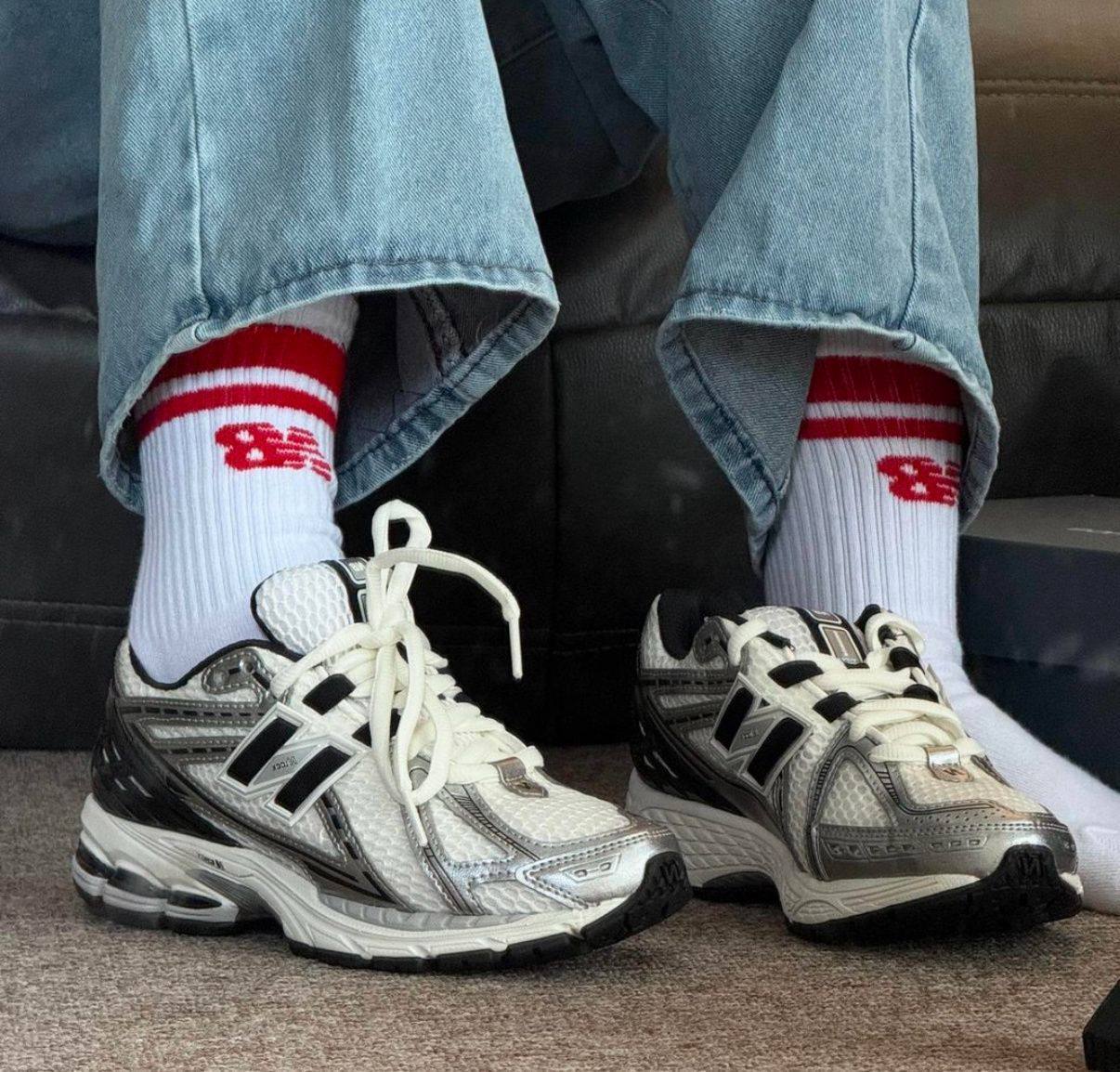 New Balance 1906R Silver Black ，Size 36-45 ，
240 dhs❣️

Zain18
♥️♥️♥️