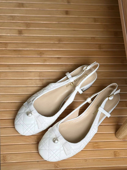 Dior

𝗦𝗶𝘇𝗲 𝟯𝟲 𝘁𝗼𝗼 𝟰𝟮 

500 dhs🇦🇪🇦🇪

Zain303
♥️♥️♥️