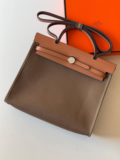 Hermes
Herbag 31cm💥Master quality ✅with box📦
610 dhs💓

Zain52
♥️♥️♥️