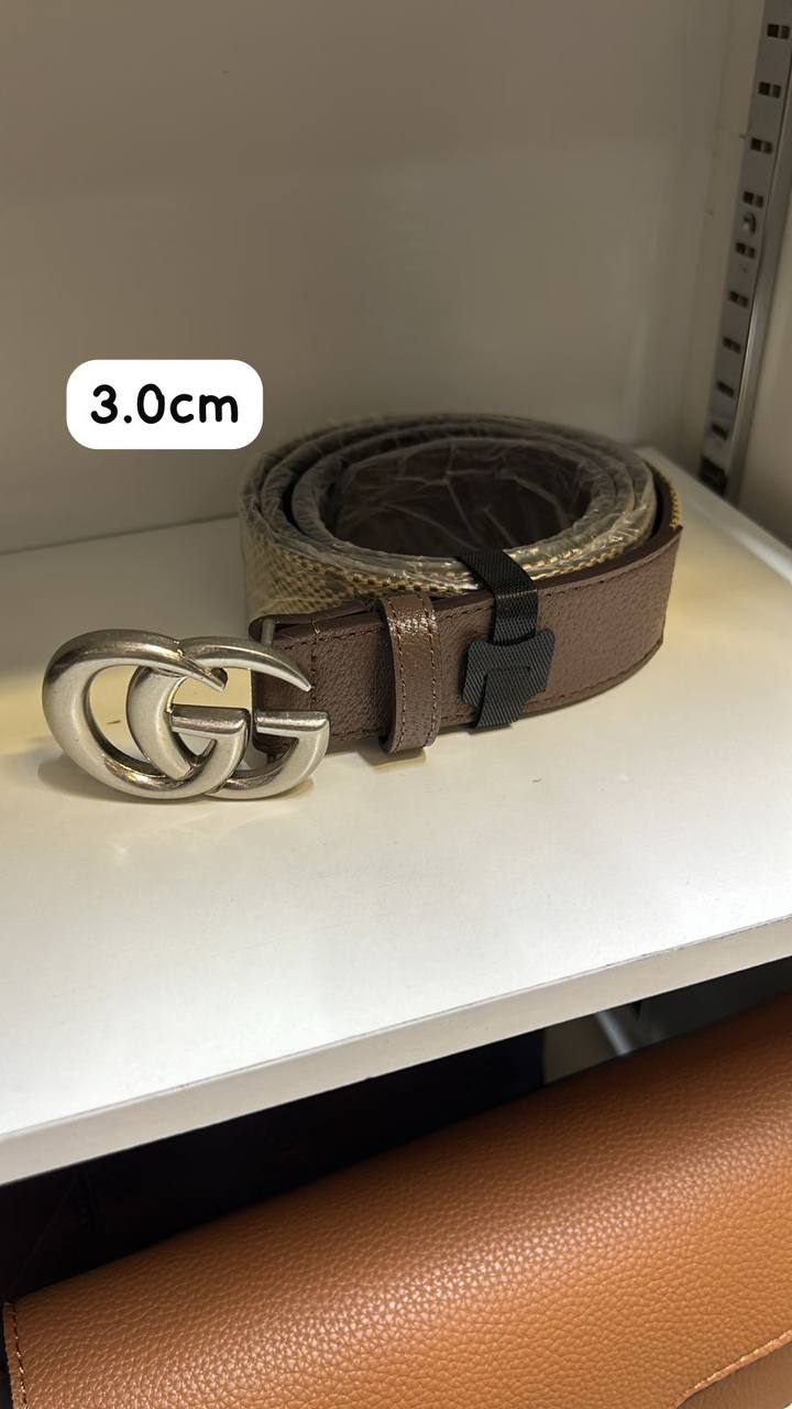 Leather belt

with box 
🎁🎁🎁

60 dhs✅

Zain190
♥️♥️♥️