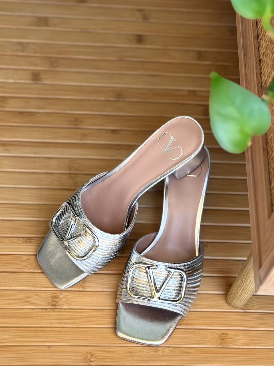Valentino
AA Quality
𝘀𝗶𝘇𝗲: 𝟯𝟲 𝘁𝗼𝗼 𝟰2
450 dhs🇦🇪🇦🇪

Zain303
♥️♥️♥️