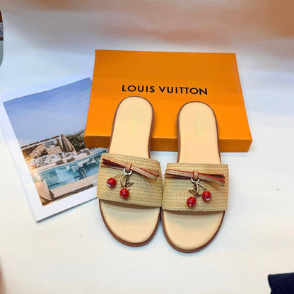 Slippers
Size 36-41
70 dhs✅

Zain236
♥️♥️♥️