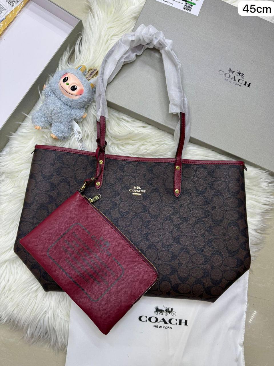 💞 Coach 2 in 1  2️⃣-sided
1️⃣ First quality＋🎁
Big Size : 45 * 30 cm
95 dhs✅
with box 🎁

Zain115
♥️♥️♥️