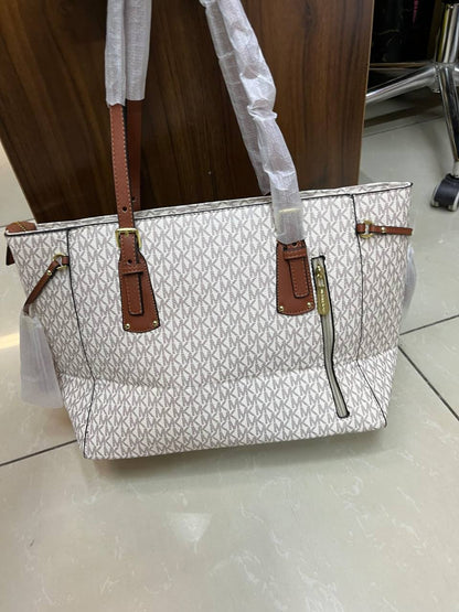 MK
90 dhs✅
size 32×14×27cm

Zain213
♥️♥️♥️