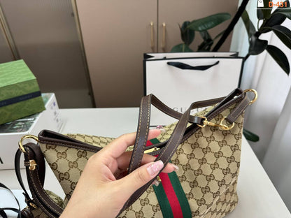 GUCCI COPY ONE  NEW CAME WITH BOX 
220 dhs🇦🇪🇦🇪

Zain295
♥️♥️♥️
