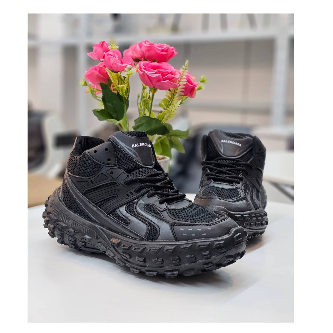 Balenciaga
Size 40to45
90 dhs🇦🇪

Zain163
♥️♥️♥️