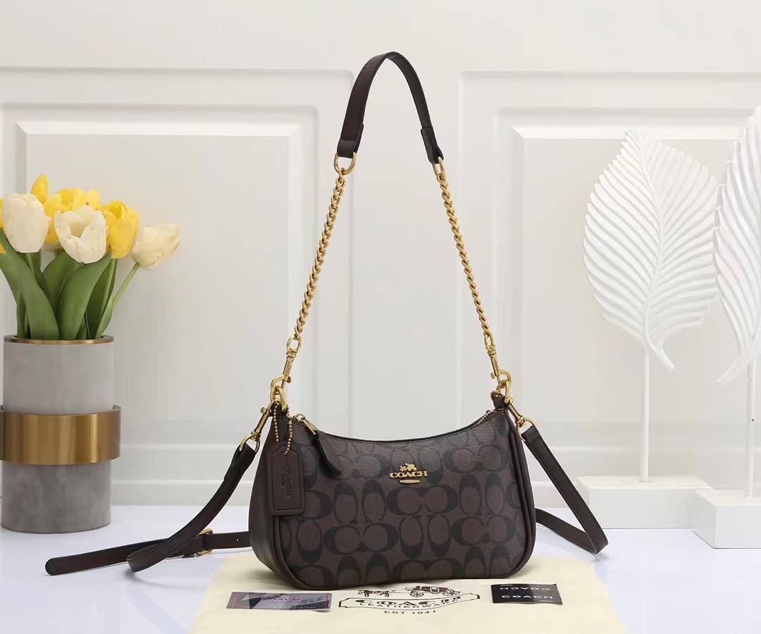 Coach
95 dhs🇦🇪🇦🇪 
high quality With box24cm

Zain21
♥️♥️♥️