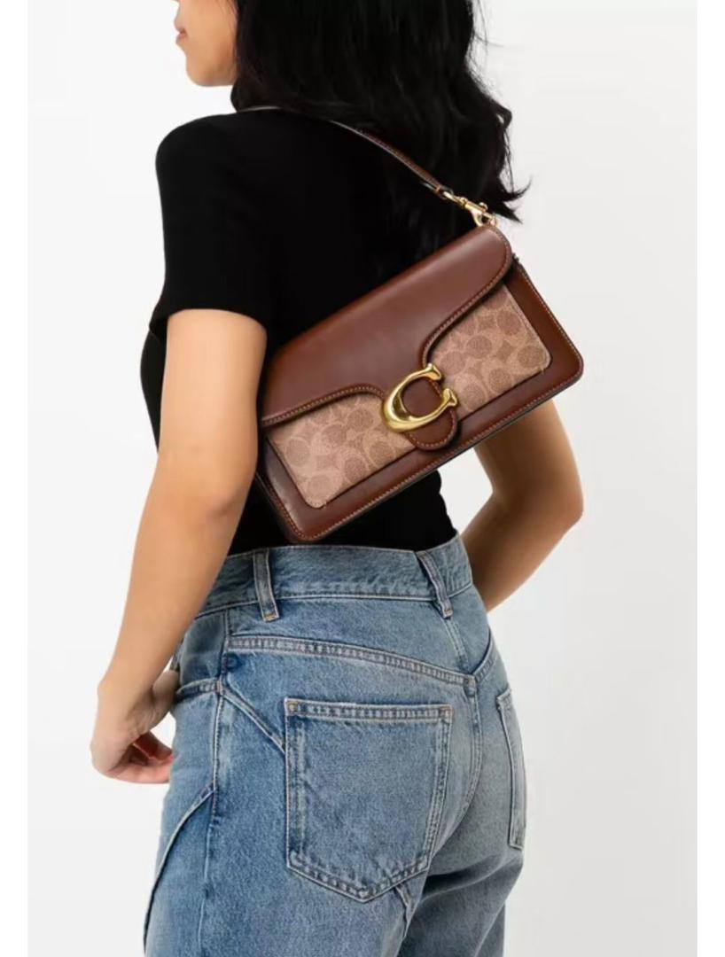 Coach
100 dhs💓
with box
size 26×7×14cm

Zain42
♥️♥️♥️