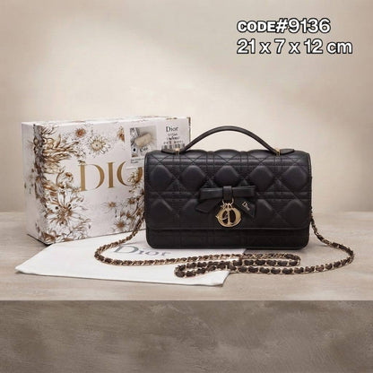 Dior
ᴍʏ ᴅɪᴏʀ ᴍɪɴɪ ʙᴀɢ
ᴅᴇᴄᴏʀᴀᴛɪᴠᴇ ʟᴇᴀᴛʜᴇʀ ʙᴏᴡ
ɪɴ ᴛᴏᴘ ʜᴀɴᴅʟᴇ ʙᴀɢ
ʟᴏɴɢ ᴄʜᴀɪɴ ʙᴇʟᴛ sᴛʀᴀᴘ
ɢᴏʟᴅ ʜᴀʀᴅᴡᴀʀᴇ
sɪᴢᴇ: 21 cm
ᴡɪᴛʜ BOX

90 dhs🇦🇪🇦🇪

Zain31
♥️♥️♥️