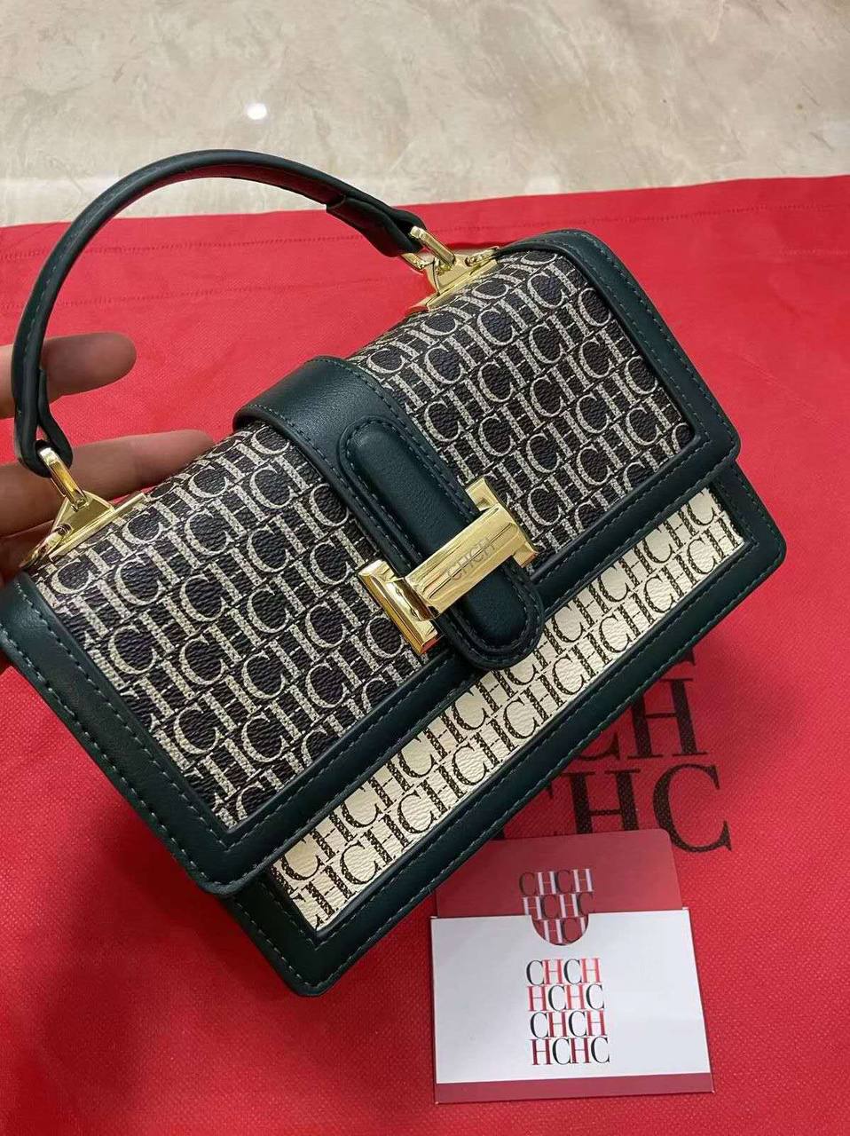 CH 
good Quality 
With Box 
🎁🎁🎁

105 dhs👑

Zain250
♥️♥️♥️