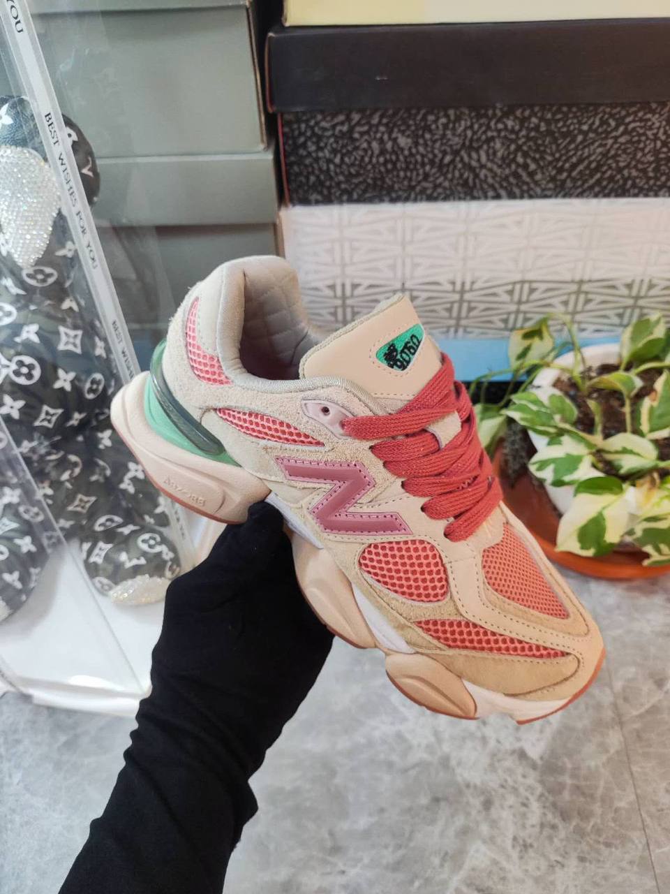 New Balance 9060
Pink 36-41
Other color 36-45
On Discount Now 🤩
210 dhs🇦🇪🇦🇪

Zain242
♥️♥️♥️
