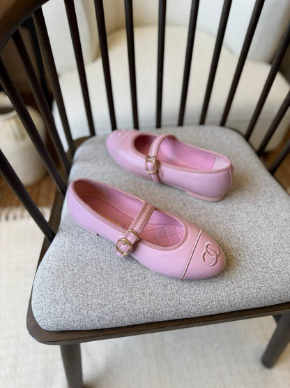 Chanel
𝑨𝑨𝑨 𝑸𝒖𝒂𝒍𝒊𝒕𝒚
𝑺𝒊𝒛𝒆 𝟑6 𝒕𝒐 𝟒2 
450 dhs✅

Zain81
♥️♥️♥️