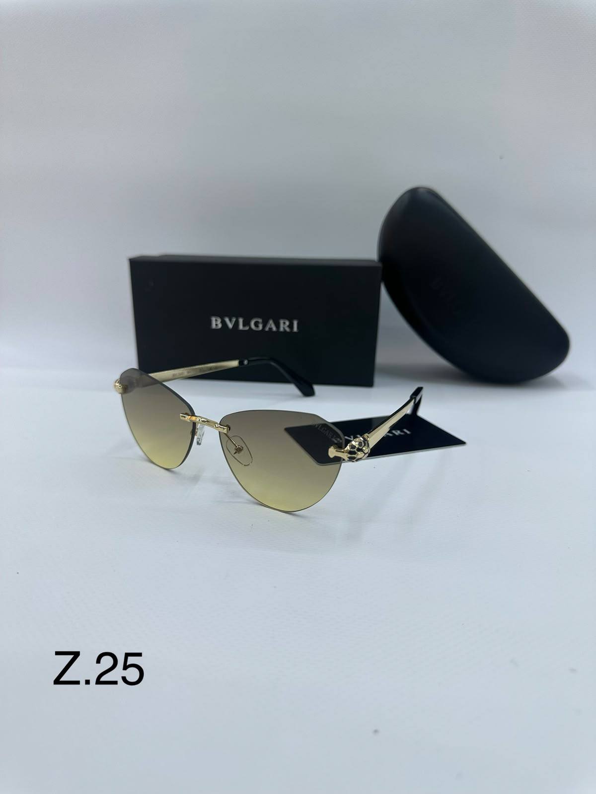 Bvlgari 
Sunglasses 💥
Copy 1️⃣ 
good quality 💯
With original boxes  🗃️ 
60 dhs✅

Zain216
♥️♥️♥️