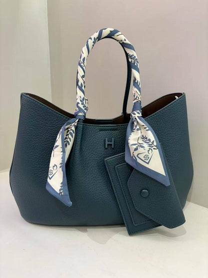 Hermes
120 dhs✅
Size 35 cm

Zain161
♥️♥️♥️