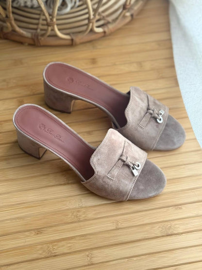 Loro Piana
AAA Quality
𝘀𝗶𝘇𝗲 𝟯𝟲 𝘁𝗼𝗼 𝟰𝟮 
450 dhs💓

Zain303
♥️♥️♥️