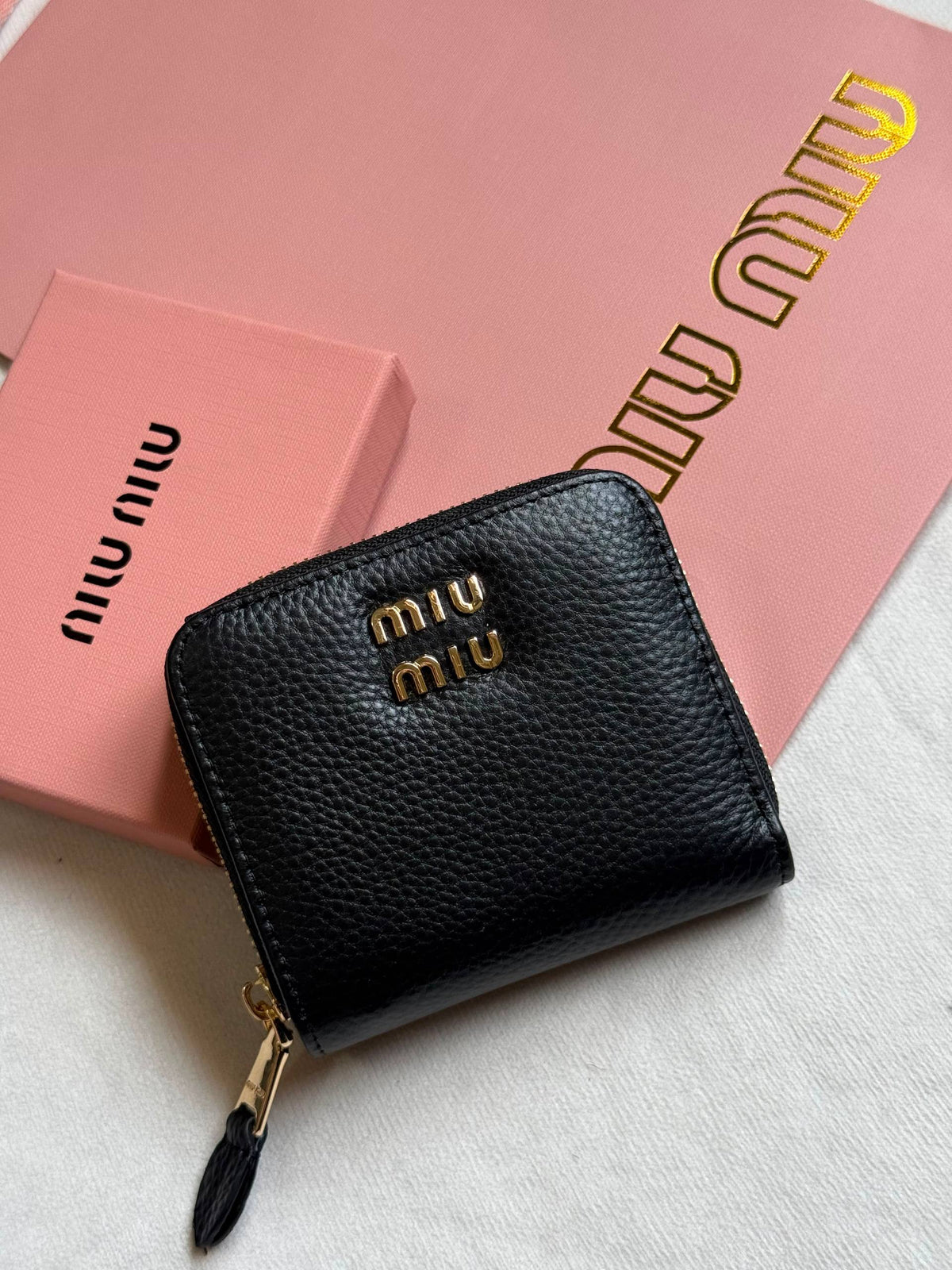 MIU MIU

super master

320 dhs🇦🇪🇦🇪

Zain275
♥️♥️♥️