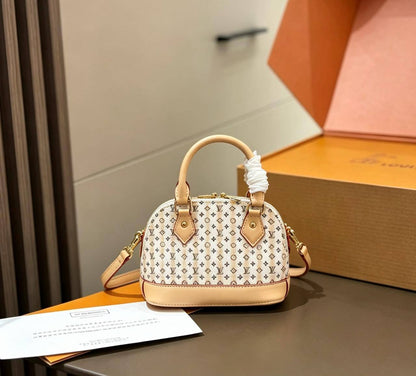 LV ALMA 
NEW DESIGN MINI SIZE MASTER QUALITY 
210 dhs🇦🇪🇦🇪

Zain295
♥️♥️♥️