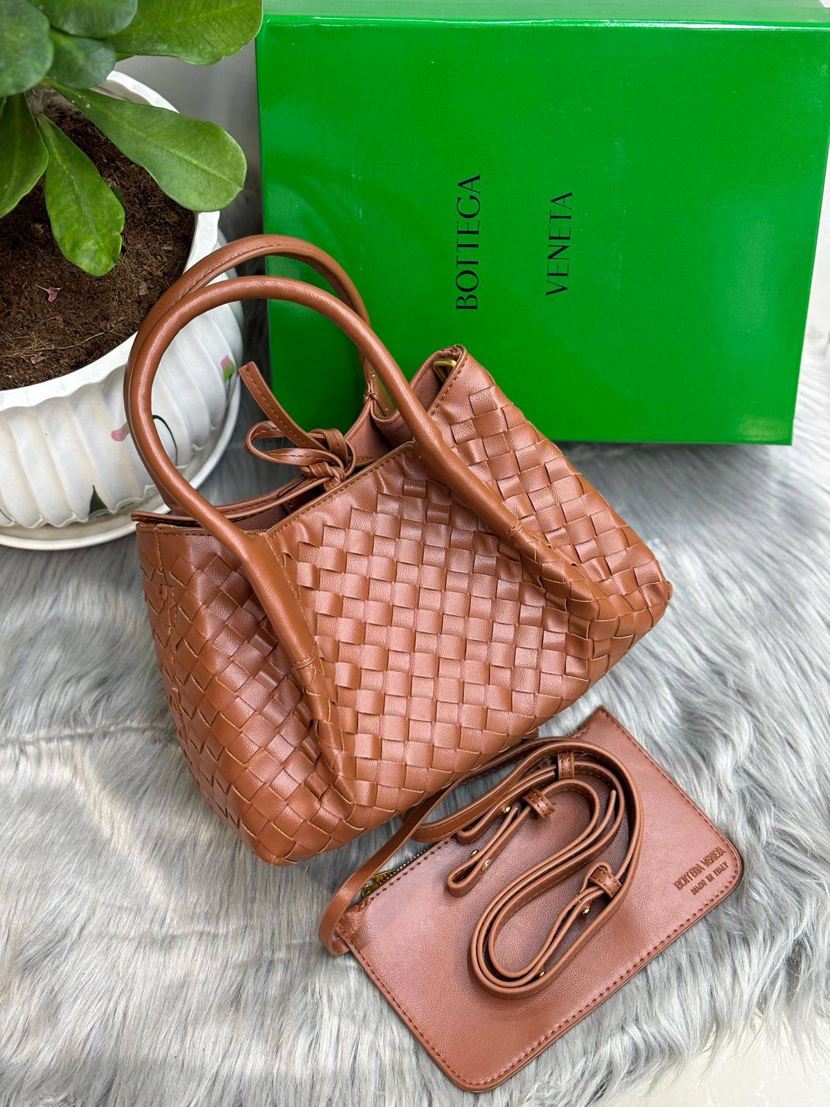 Bottega

with box🎁🎁🎁

105 dhs👑

Zain244
♥️♥️♥️