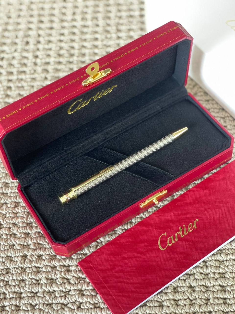 CARTIER
Pen ✍️*
*New Collection*
*Master Quality*
190 dhs✅

Zain179
♥️♥️♥️