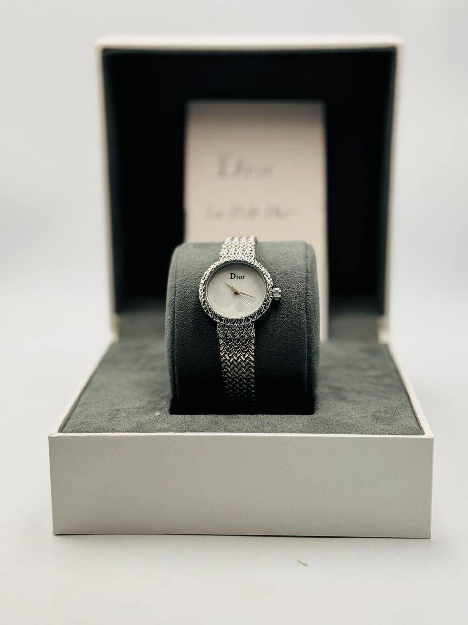Dior Ladies 
55 dhs🪙💚

Zain08
♥️♥️♥️