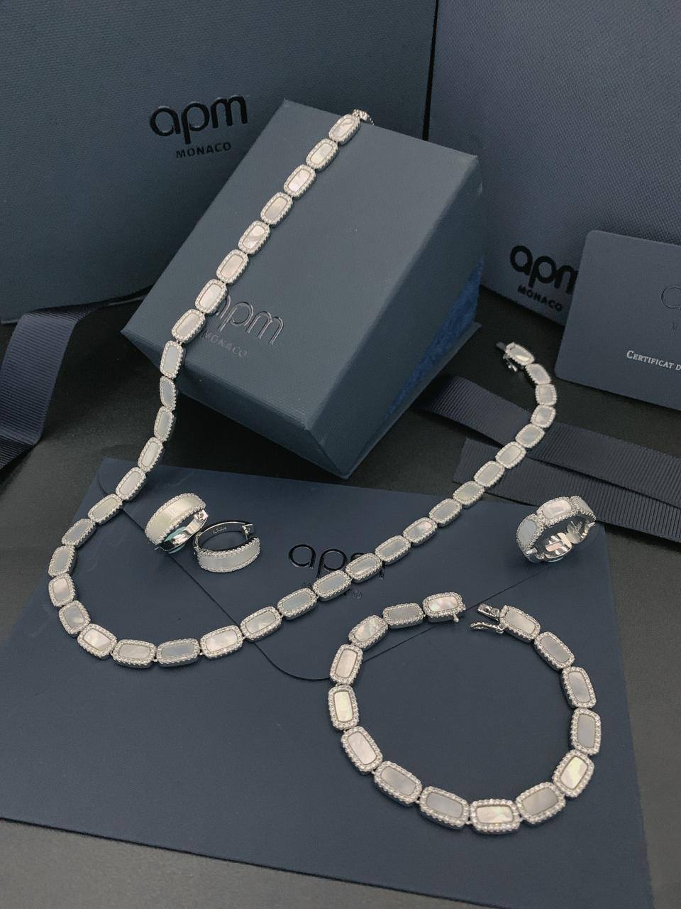 APM SET 💫✨
Master Quality
Monaco
NECKLACE
BRACELET
EARRING
RING
With BOX AND PAPER BAG 
410 dhs🇦🇪🇦🇪🎁🛍️

Zain89
♥️♥️♥️