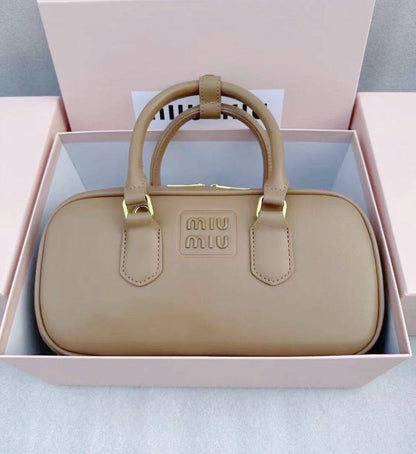 Miu Miu
95 dhs🪙🌨️


with box
🎁🎁🎁

Zain90
♥️♥️♥️