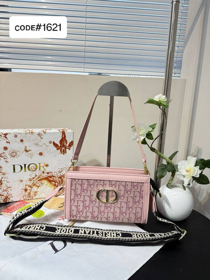 CHRISTIAN DIOR
sʜᴏᴜʟᴅᴇʀ / ᴄʀᴏssʙᴀɢ
ᴡɪᴛʜ ʟᴏɴɢ sᴛʀᴀᴘ
sɪᴢᴇ : 21 cm

65 dhs🪙🖤

Zain31
♥️♥️♥️