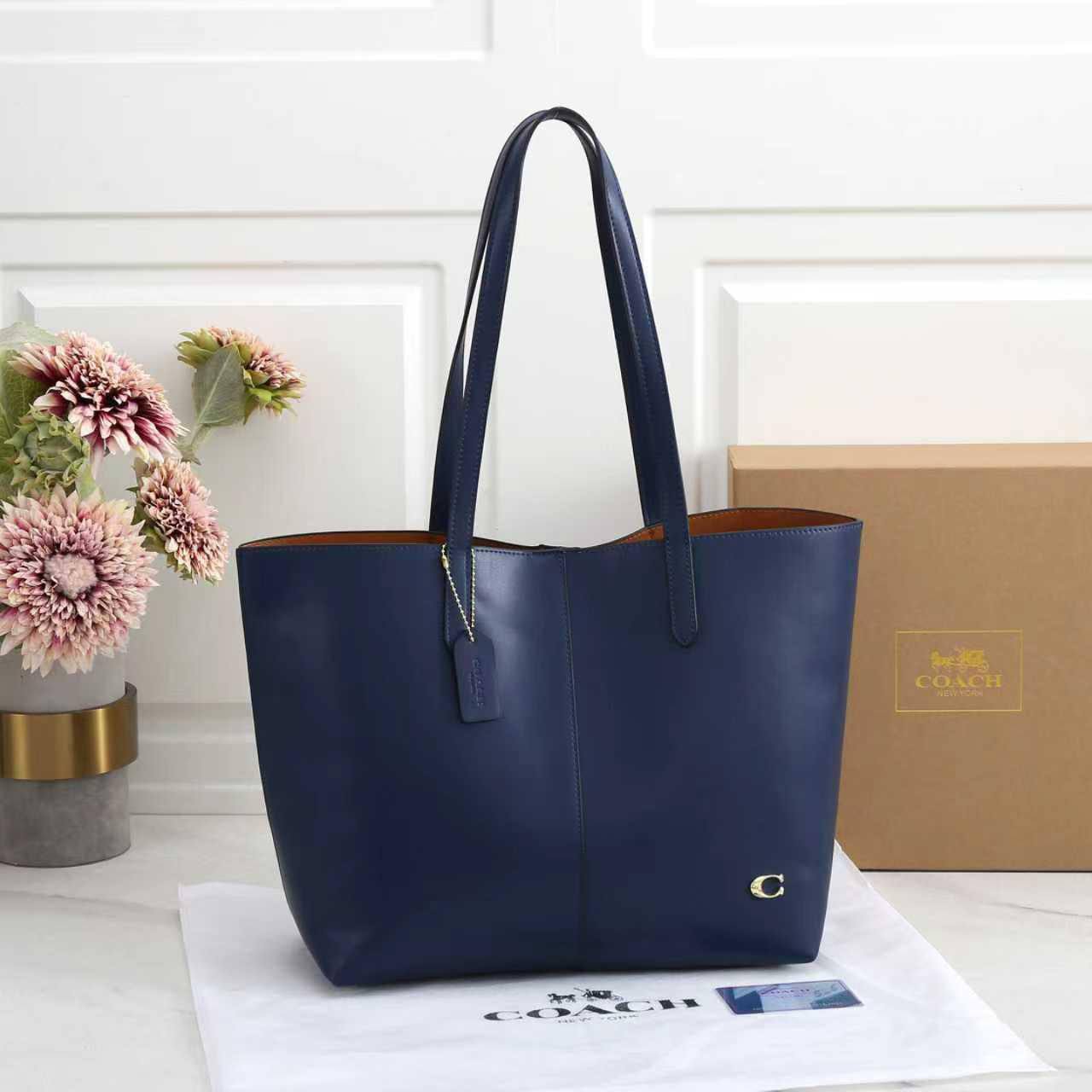 Coach

with box
🎁🎁🎁

110 dhs🪙🌨️

Zain143
♥️♥️♥️