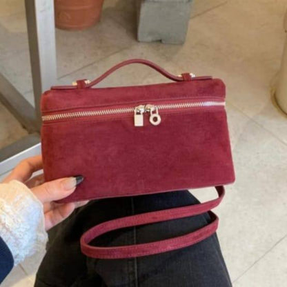 Loro piana

100 dhs🇦🇪

with box
size 19cm

Zain29
♥️♥️♥️
