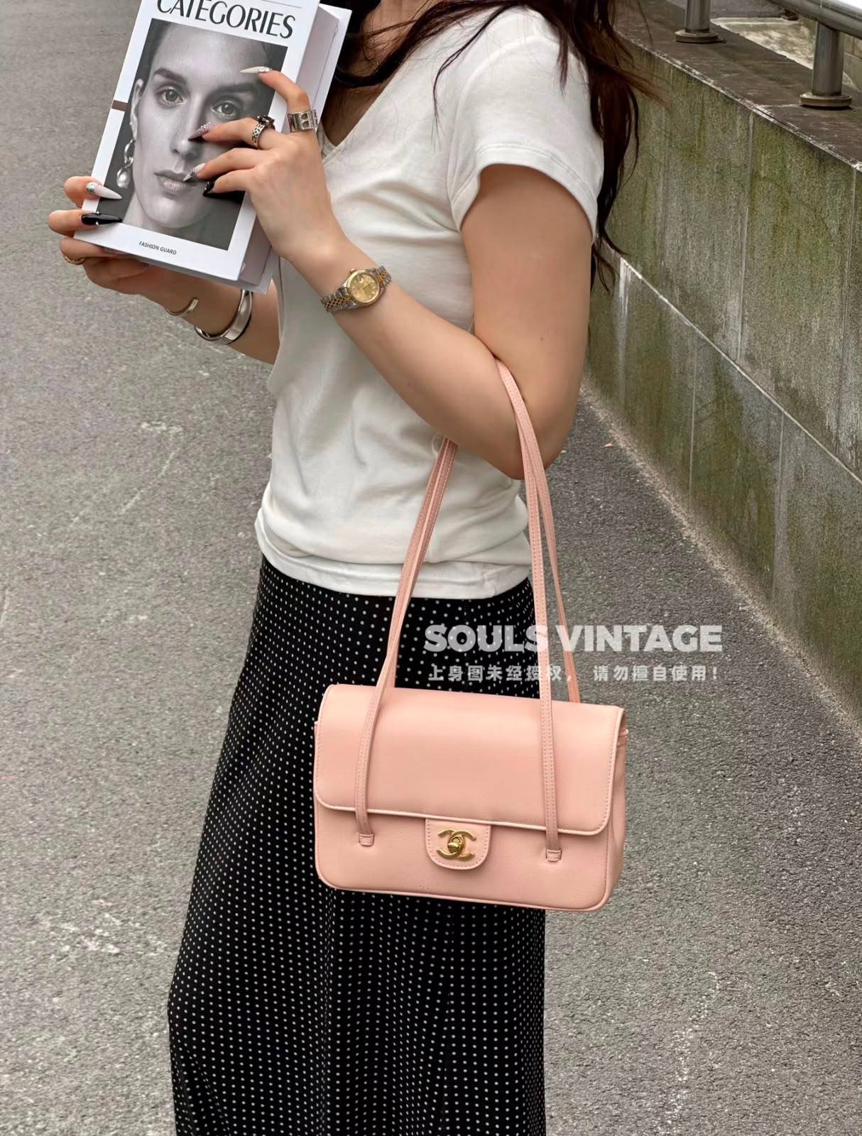 CHANEL
 GOOD QUALITY 
WITH BOX 
130 dhs✅

Zain295
♥️♥️♥️