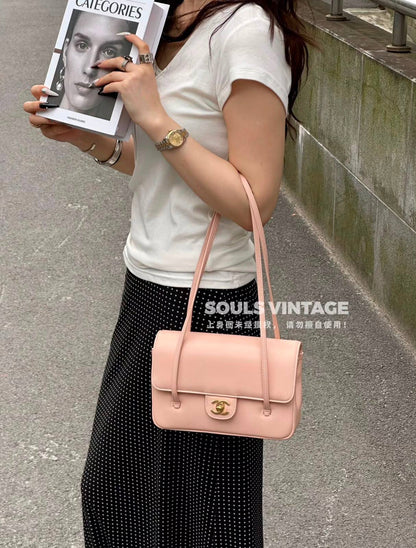 CHANEL
 GOOD QUALITY 
WITH BOX 
130 dhs✅

Zain295
♥️♥️♥️