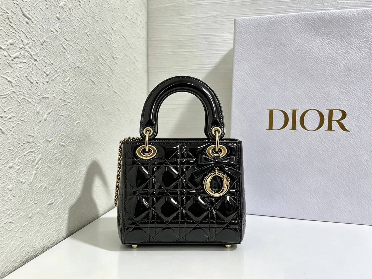 Dior

120 dhs🇦🇪🇦🇪

Withbox

Zain90
♥️♥️♥️